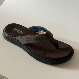 Skechers Relaxed fit Luxe foam sandals brawn size 12